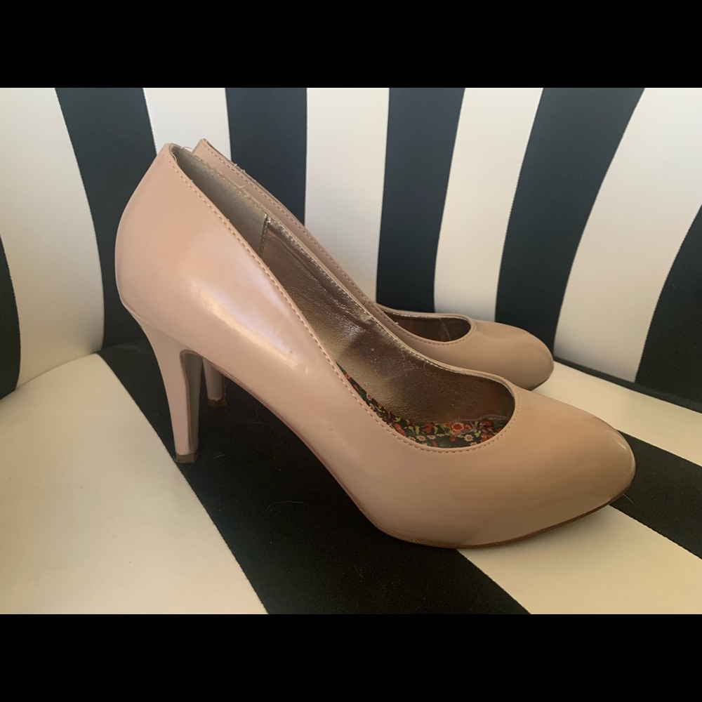 Madden Girl Propose Heels. Women’s size 7.5. Patent leather, tan color.